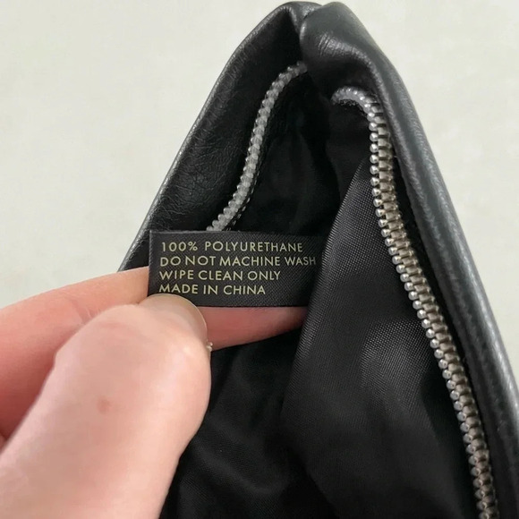 NWOT DKNY Donna Karan/ ๐ฐ2 for $10๐ฐ Black faux leather/ Cosmetic/ Travel bag - Picture 6 of 10